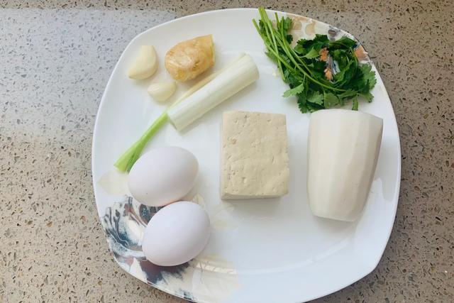 煎蛋汤详细做法，大师家里做的水煎蛋炖汤