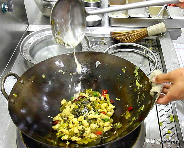 怎么炒鸡脯肉好吃又简单，跟着酒店大厨学炒鸡脯肉