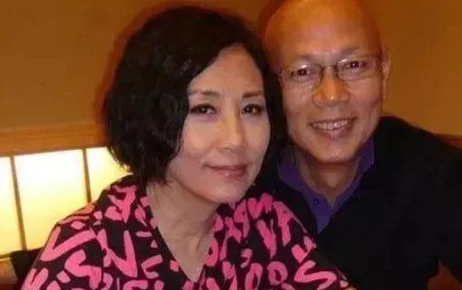 汪明荃结过几次婚，罗家英汪明荃21年步入婚姻（在香港被称之为大姐大的汪明荃）