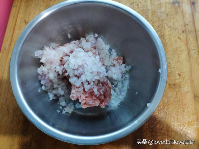 茄子夹肉馅的做法，长茄子夹肉馅最好吃的做法（会做这些茄子夹肉）