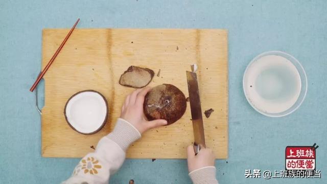 海南椰子鸡怎么炖，海南人这样炖鸡太清甜了