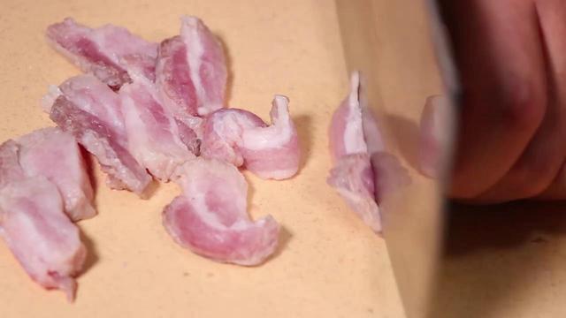 香菇炒肉怎么炒好吃，香菇炒肉怎么做最简单