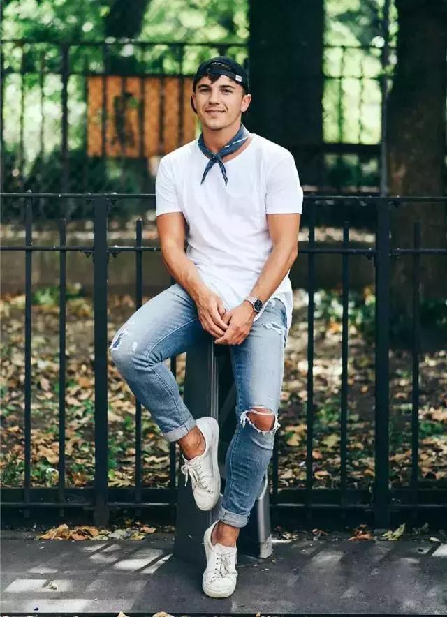 夏天t恤男生穿搭，男生夏日T恤的3种穿搭方法