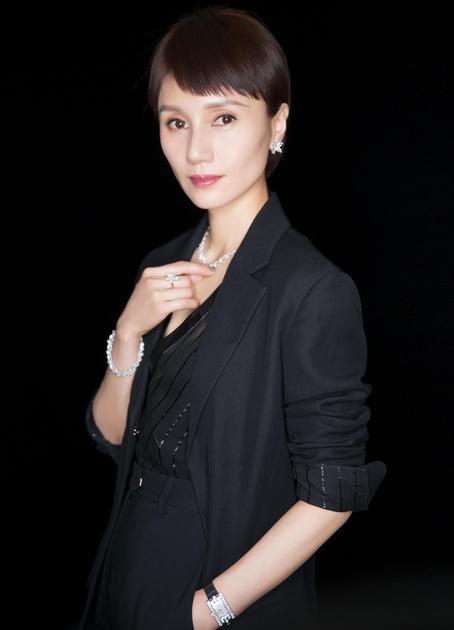 女生手表戴左手还是右手，女生戴手表一般戴左手还是右手