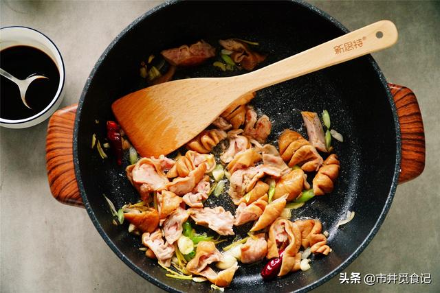 肥肠怎么炒好吃，肥肠要怎么炒才好吃