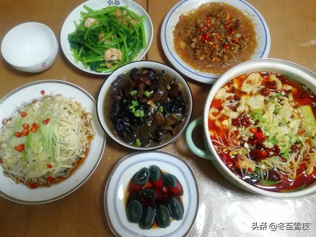 情人节送媳妇什么礼物今天情人节，下厨做了6个菜，好吃还温馨，这个礼物最