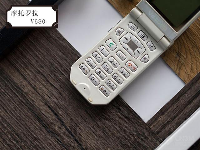 摩托罗拉旋转手机，摩托罗拉v 3翻盖手机（摩托罗拉V系列老机型盘点）