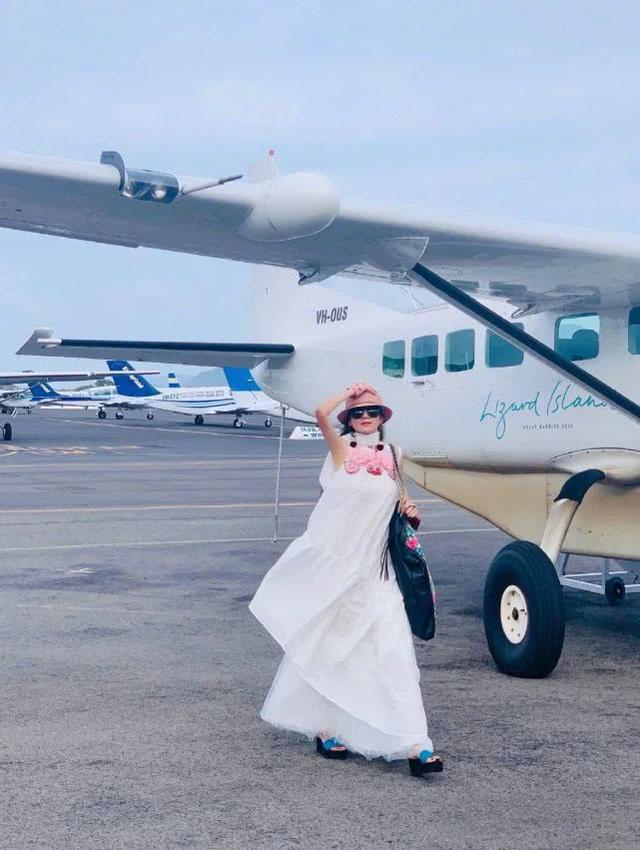 62歲楊麗萍不愧真仙女，各種中國風裙裝引潮流，凍齡美人氣質獨特 娛樂八卦吃瓜 第8张