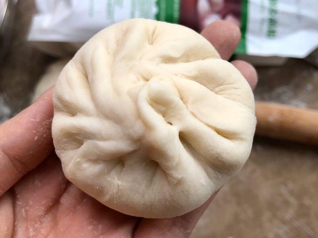 秋天，蒸包子還得用這個菜，皮薄餡大，鮮嫩多汁，老人孩子都愛吃 熱愛美食 第3张