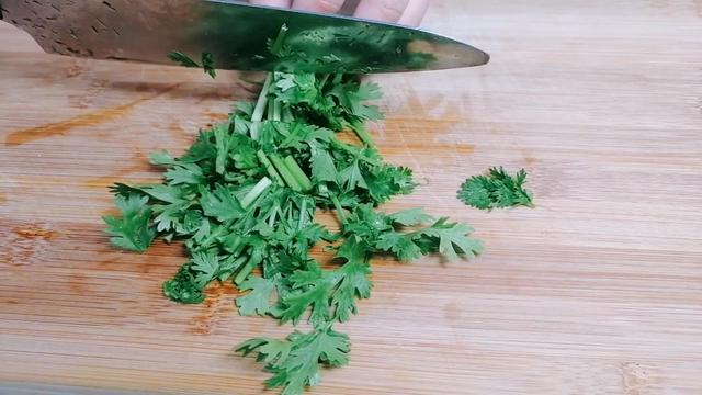 皮蛋减肥食谱100例，香菜皮蛋这样做