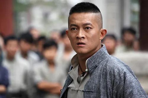 杨志刚演过的电视剧，电视剧火蓝刀锋怎么拍摄了半年呢（杨志刚实锤有第三、第四季）