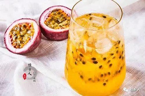 百香果怎么泡水喝，百香果怎么泡水喝步骤（教你自制消暑清凉茶）
