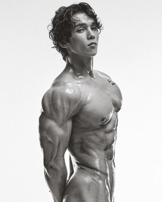 盘点动漫黑发帅哥，海贼王：成功变帅的4个男人