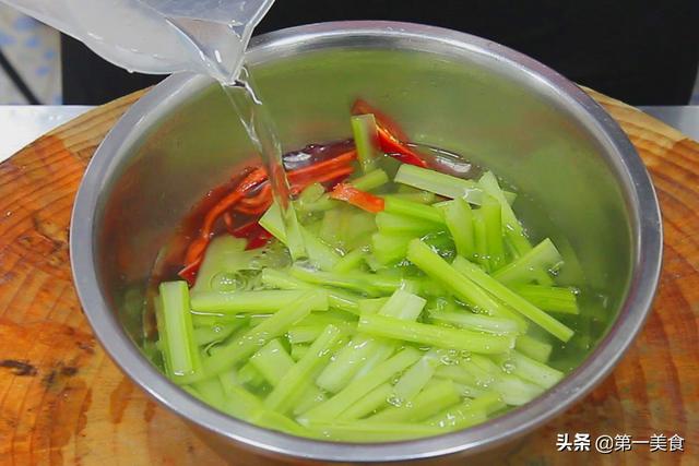 西芹的做法大全家常菜，芹菜的做法大全家常炒菜