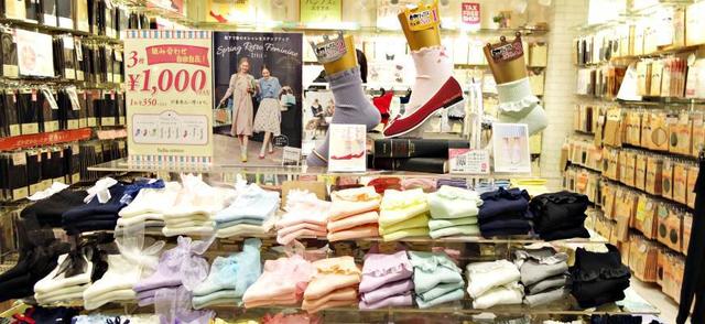 日本女生必买袜子店铺，袜子也是时尚配件