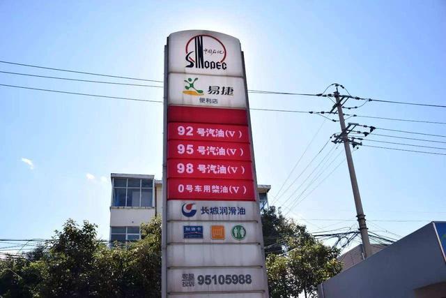 目前汽车需要加乙醇汽油吗，每日问答乙醇汽油会对爱车有影响吗