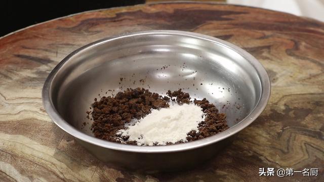 红薯饼的家常做法，做红薯饼的方法简单又好吃（红薯饼怎样做才能软糯可口香甜拉丝）