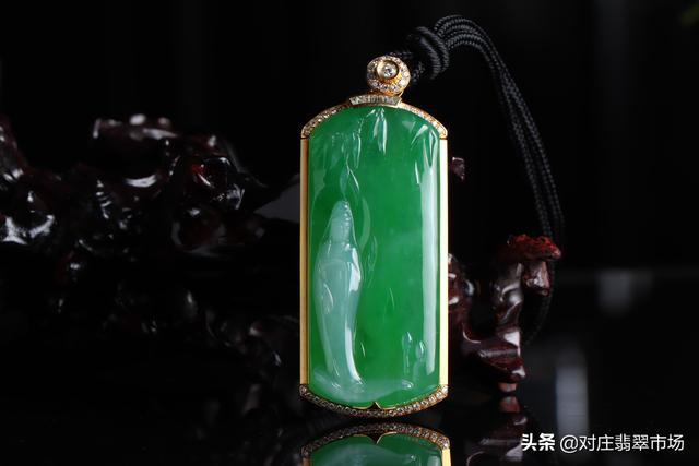圣诞节送什么寓意的翡翠饰品做礼物？愿所有平安夜，都如意吉祥 女朋友生日