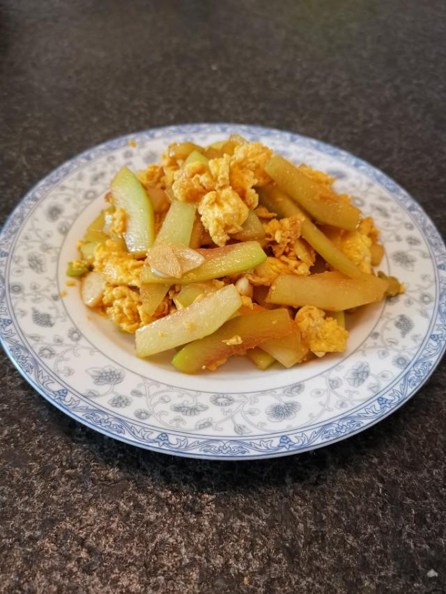 西瓜皮怎么凉拌最好吃，#爽口凉菜，开胃一夏
