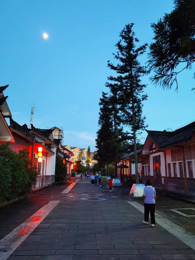 电气化铁路风景，绿巨人高原飞驰丨100秒看西藏拉林铁路沿途美景