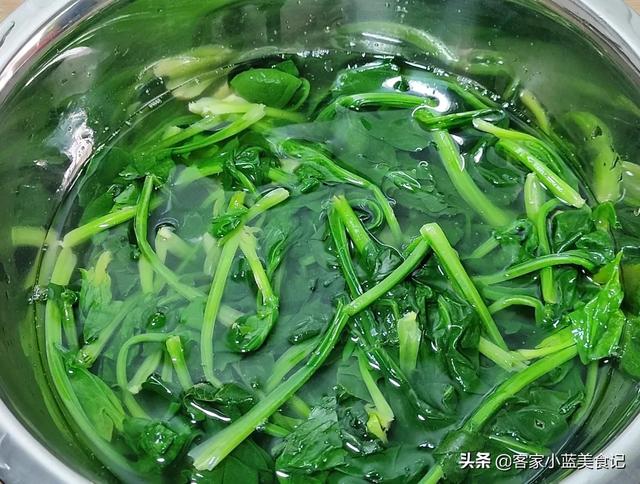 菠菜鸡蛋怎么炒，菠菜鸡蛋怎么炒好吃又简单
