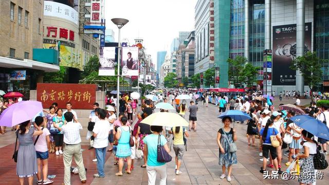 上海外滩以前的样子vs现在的样子，270多年前这里还是一片烂泥滩