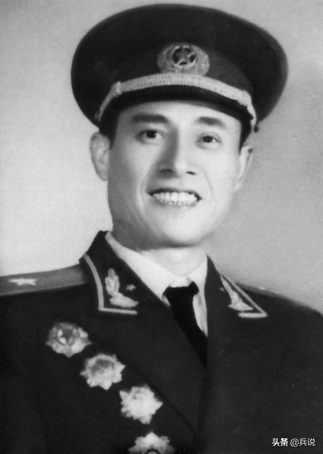 对越自卫反击战总指挥，对越自卫反击战西线指挥员是谁