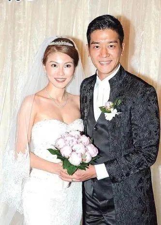 54岁tvb小生近况，54岁TVB肌肉男神晒父子合照