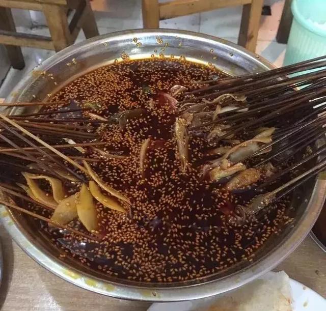 缽缽雞怎么做最簡單，裝進了青、白、黃各色菜