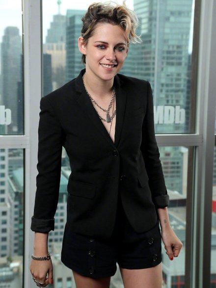 暮光之城男二剧照，暮光之城男女主红毯相遇