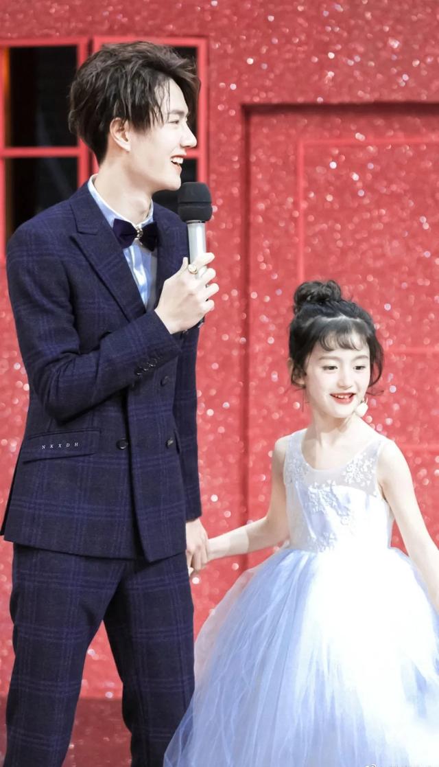 王一博亲妹妹裴佳欣，王一博想认她做干女儿