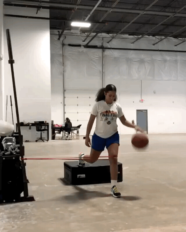 每天三个简单动作打造篮球铁膝盖，简单3个动作强化膝盖，实用