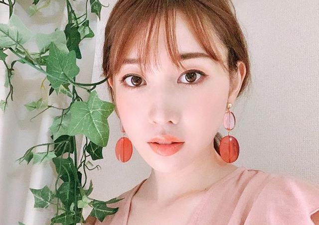 腮红膏哪个好用又持久不掉色，腮红膏它的优点是与肌肤更贴合