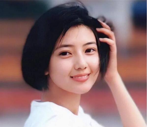 高圆圆情史大全，“风流女神”高圆圆狗血情史,五段感情遇三个渣男,35岁情归赵又廷