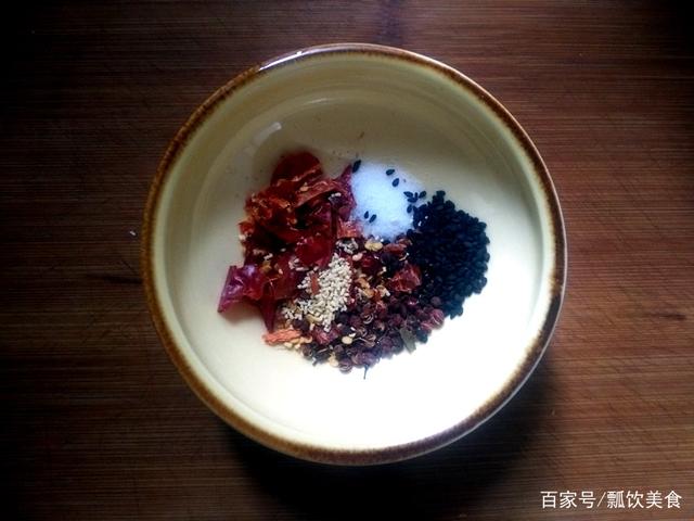 火锅蘸料怎么调好吃，调火锅蘸料时怎样做才最好吃