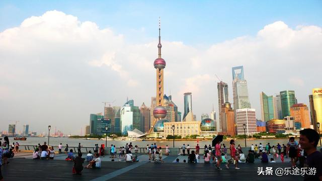 上海外滩以前的样子vs现在的样子，270多年前这里还是一片烂泥滩
