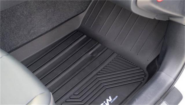 汽车脚垫哪种好，汽车脚垫哪种好各有什么优缺点（选哪种材质的脚垫比较好）