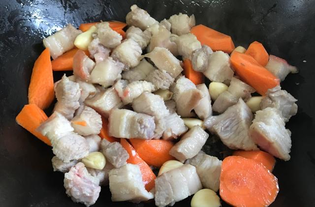 腐乳豆腐五花肉做法，1斤五花肉加上一块腐乳