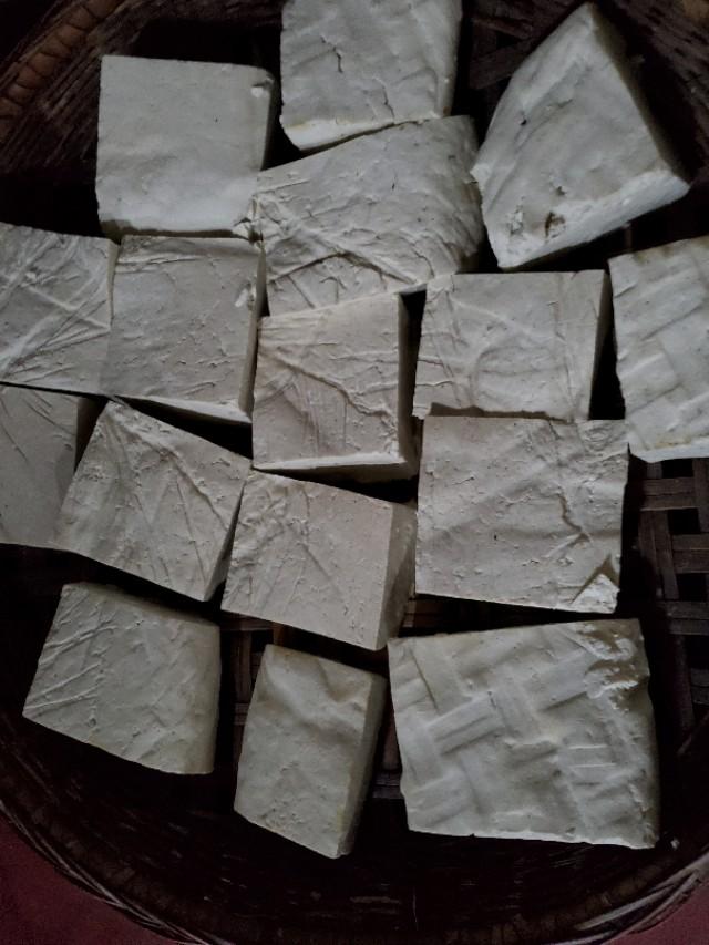 用豆腐自制豆腐干，手工豆腐干的制作流程（用白豆腐做五香卤豆干）