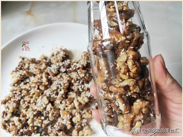 自制酸奶核桃的做法，冬季解馋零食用核桃这样做