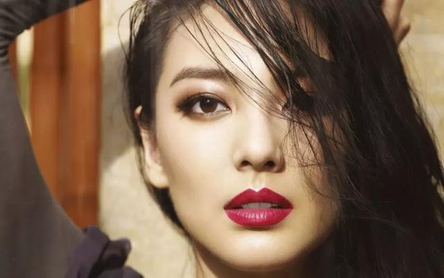 正确的护肤品使用顺序，护肤品的正确使用顺序和方法（化妆品如何使用才安全）