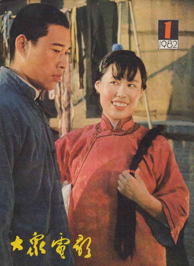 71岁斯琴高娃近况曝光，跟老艺术家聚餐喝酒助兴