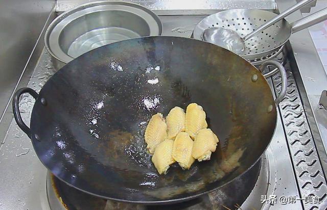 鸡翅怎么腌制好吃又嫩，想吃鸡翅自己做