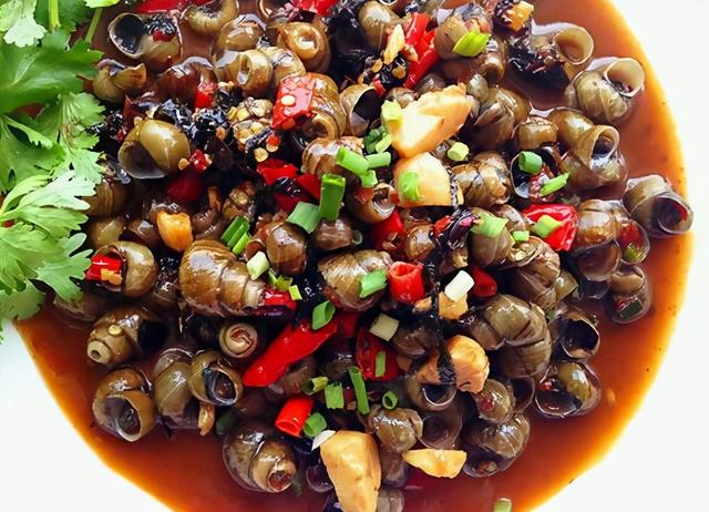 正宗广西炒河螺，师傅使用独门秘方炒田螺