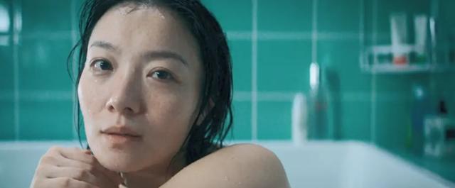 赵薇的个人评价，赵薇从人人喜爱的小燕子到受人唾弃