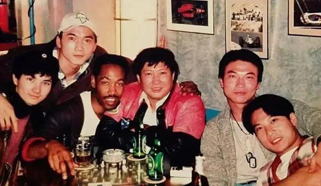 54歲的他滿身肌肉，曾拳打甄子丹、腳踢李連傑...太霸氣了 健身減肥達人 第7张