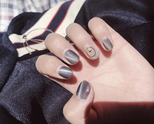 自然的猫眼美甲，超闪的猫眼美甲，美爆了！