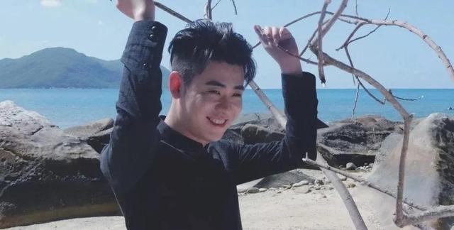 德云社郭德纲的徒弟们流泪，郭德纲49岁生日众徒弟晒照