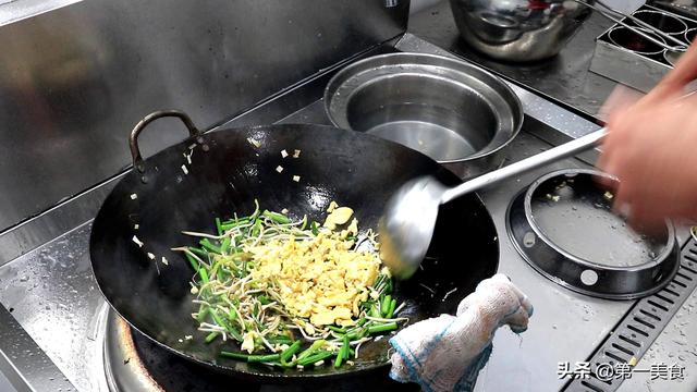 炸春卷热油炸还是冷油，春卷怎么炸又薄又脆（怪不得软塌不酥脆）
