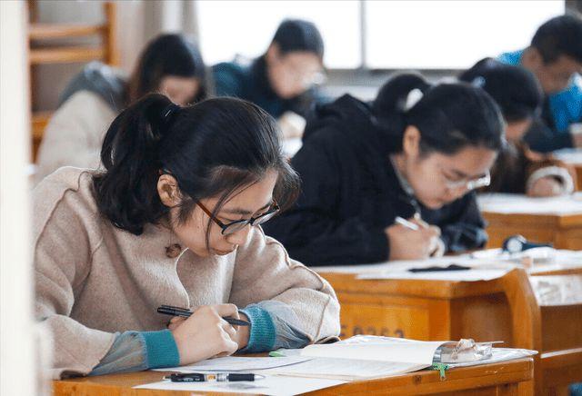 形容说话说的很少的成语，言语中的成语实词如何积累